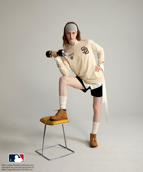 ADAM ET ROPE'(アダムエロペ)の「【MLB COLLECTION BY JUN】ロゴロングスリーブT シャツ(Tシャツ/カットソー・レディース・ホワイト系その他2/ベージュ系その他/スミクロ・FREE)」の7枚目の写真