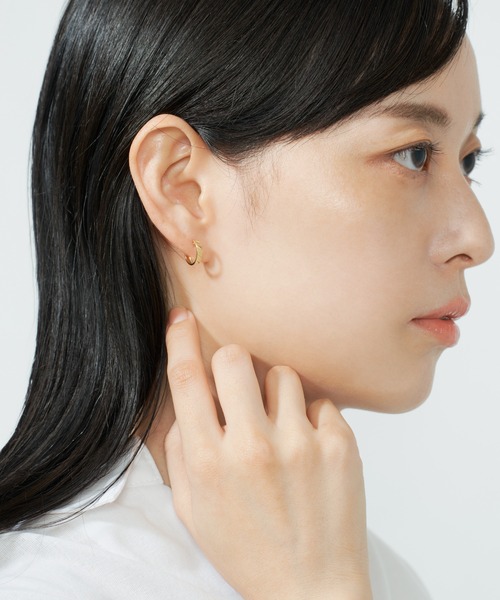Jewel closet by L&Co.(ジュエルクローゼットバイエルアンドコー)の「K18 カット フープ ピアス(ピアス(両耳用)・レディース・イエローゴールド・FREE)」の3枚目の写真