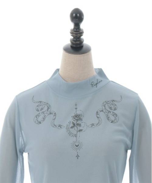 axes femme POETIQUE（アクシーズファムポエティック）の「スネークタトゥーシアープルオーバー（Tシャツ/カットソー・レディース・ブラック/ホワイト/ブルーグレー・MEDIUM）」の9枚目の写真