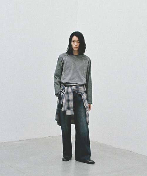 WYM LIDNM（ウィム バイ リドム）の「CURVED SEEM COLD DYED L/S TEE（Tシャツ/カットソー・メンズ・チャコール/アッシュブラウン/グレー・S/M/L）」の5枚目の写真