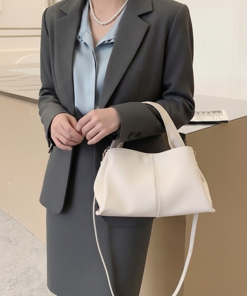 Teem Store（チームストア）の「【2WAY】ラウンドワンハンドルバッグ ショルダーバッグ（ショルダーバッグ・レディース・ブラック/ホワイト/ベージュ・F）」の2枚目の写真