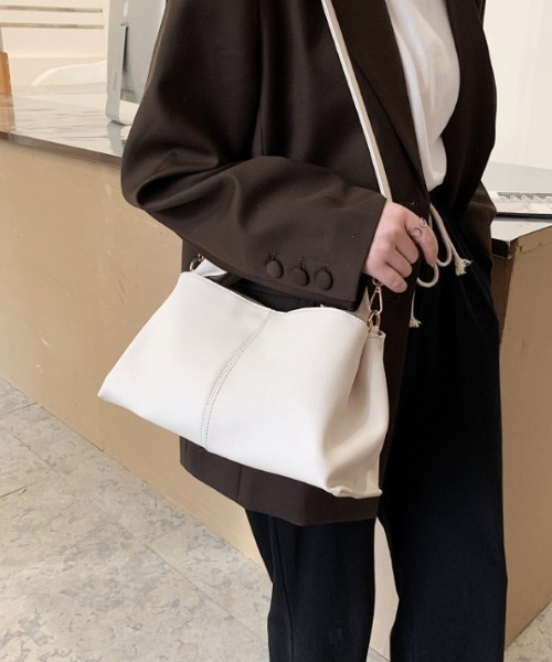 Teem Store（チームストア）の「【2WAY】ラウンドワンハンドルバッグ ショルダーバッグ（ショルダーバッグ・レディース・ブラック/ホワイト/ベージュ・F）」の6枚目の写真