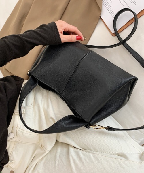 Teem Store（チームストア）の「【2WAY】ラウンドワンハンドルバッグ ショルダーバッグ（ショルダーバッグ・レディース・ブラック/ホワイト/ベージュ・F）」の15枚目の写真