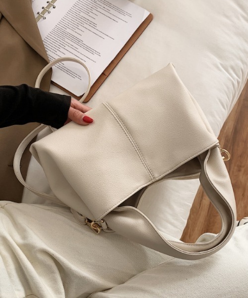 Teem Store（チームストア）の「【2WAY】ラウンドワンハンドルバッグ ショルダーバッグ（ショルダーバッグ・レディース・ブラック/ホワイト/ベージュ・F）」の11枚目の写真