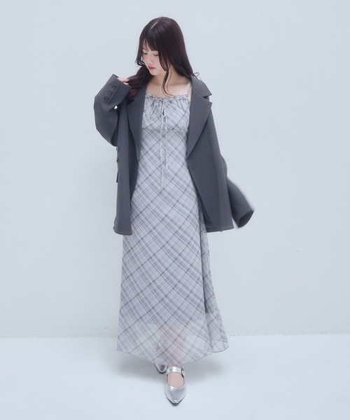 mellowneon(メロウネオン)の「シアーチェックワンピース(ワンピース・レディース・ベージュ/グレー・SMALL/MEDIUM)」の12枚目の写真