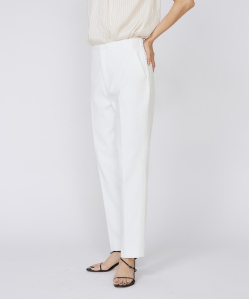 INED（イネド）の「シェルタリングドライ 美脚テーパードパンツ（その他パンツ・レディース・ネイビー/ベージュ/ブルー/オフホワイト・7号/11号/9号）」の18枚目の写真