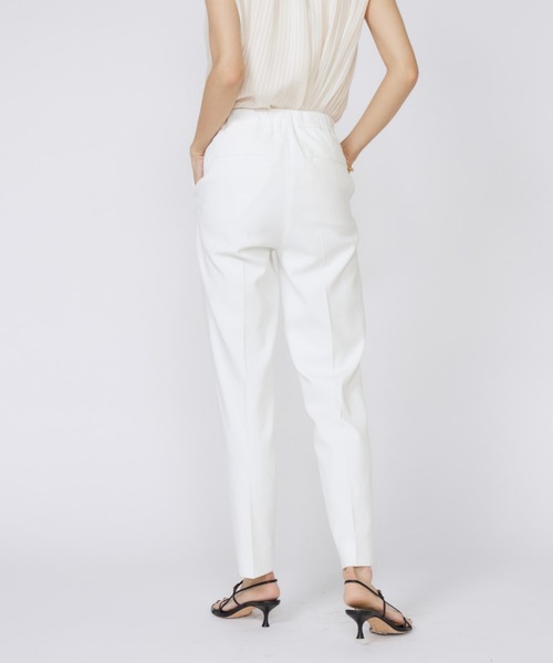 INED（イネド）の「シェルタリングドライ 美脚テーパードパンツ（その他パンツ・レディース・ネイビー/ベージュ/ブルー/オフホワイト・7号/11号/9号）」の19枚目の写真