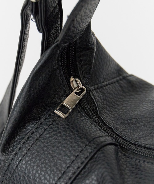 ROOPTOKYO(ループトウキョウ)の「フェイクレザー メタルパーツ マルチポケットバッグ(ショルダーバッグ・レディース・ホワイト/ブラック・FREE)」の8枚目の写真