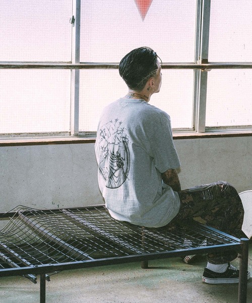 Subciety（サブサエティ）の「Dominate tee（Tシャツ/カットソー・メンズ・サンドベージュ/ホワイト/グレー/ブラック・SMALL/MEDIUM/LARGE/X-LARGE/XX-LARGE）」の16枚目の写真