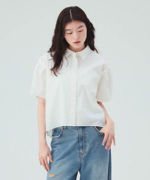 BEAMS HEART(ビームスハート)の「【ゆったりなのに華奢見え】肩タック ビッグ シャツ(シャツ/ブラウス・レディース・オフホワイト/サックスブルー/ブラック・FREE)」の5枚目の写真