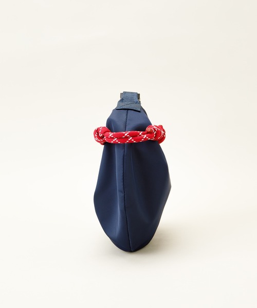 LE VERNIS（ル・ベルニ）の「LE VERNIS(ル・ベルニ)Paracord moon bag S (Nylon)（ショルダーバッグ・レディース・ブラウン/ネイビー/ベージュ/ブラック・FREE）」の6枚目の写真