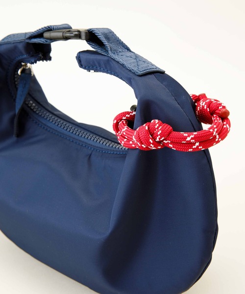 LE VERNIS（ル・ベルニ）の「LE VERNIS(ル・ベルニ)Paracord moon bag S (Nylon)（ショルダーバッグ・レディース・ブラウン/ネイビー/ベージュ/ブラック・FREE）」の8枚目の写真