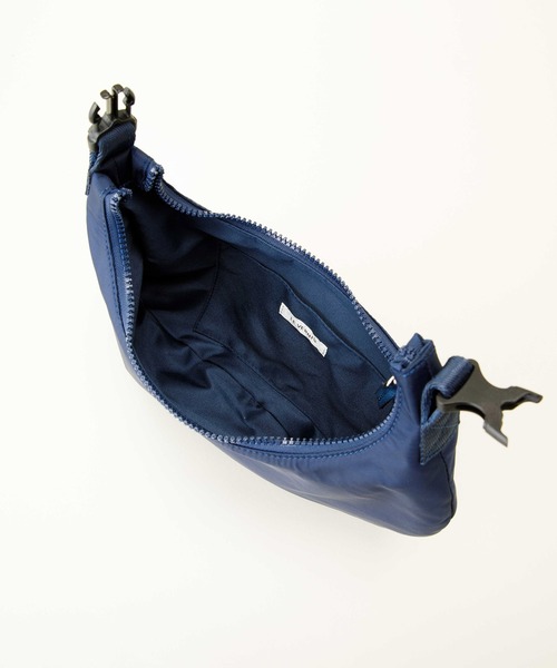 LE VERNIS（ル・ベルニ）の「LE VERNIS(ル・ベルニ)Paracord moon bag S (Nylon)（ショルダーバッグ・レディース・ブラウン/ネイビー/ベージュ/ブラック・FREE）」の11枚目の写真