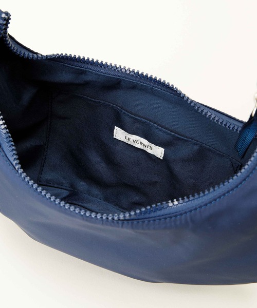 LE VERNIS（ル・ベルニ）の「LE VERNIS(ル・ベルニ)Paracord moon bag S (Nylon)（ショルダーバッグ・レディース・ブラウン/ネイビー/ベージュ/ブラック・FREE）」の12枚目の写真