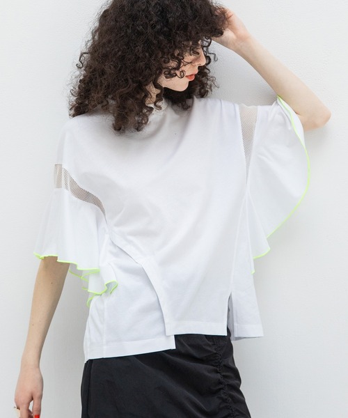 AULA AILA（アウラアイラ）の「ラッフルスリーブTシャツ（Tシャツ/カットソー・レディース・ブラック/オフホワイト/レッド・0）」の2枚目の写真