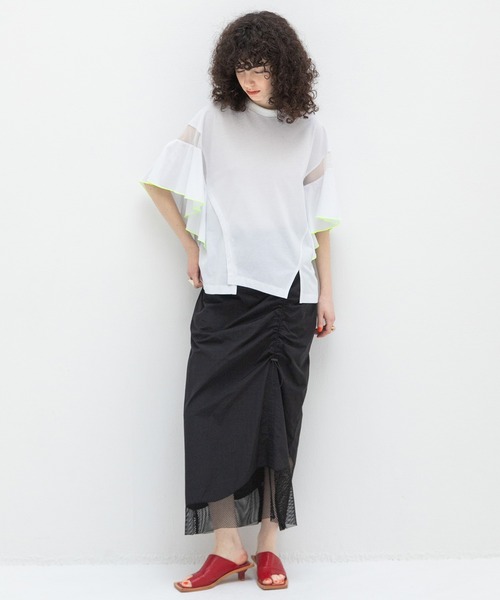 AULA AILA（アウラアイラ）の「ラッフルスリーブTシャツ（Tシャツ/カットソー・レディース・ブラック/オフホワイト/レッド・0）」の8枚目の写真