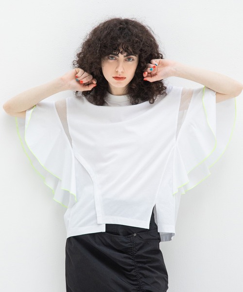 AULA AILA（アウラアイラ）の「ラッフルスリーブTシャツ（Tシャツ/カットソー・レディース・ブラック/オフホワイト/レッド・0）」の4枚目の写真