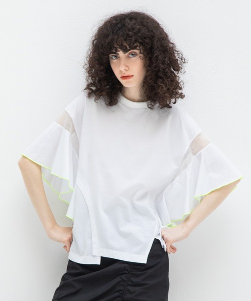 AULA AILA（アウラアイラ）の「ラッフルスリーブTシャツ（Tシャツ/カットソー・レディース・ブラック/オフホワイト/レッド・0）」の5枚目の写真