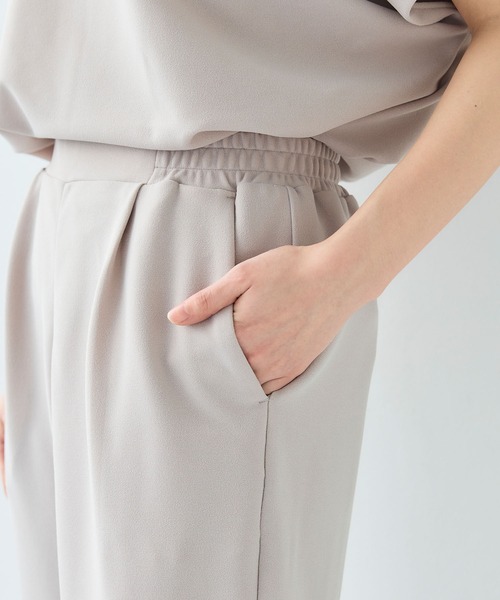 CROSS FUNCTION（クロスファンクション）の「《シワになりにくい》【セットアップ】カットジョーゼット前スリットジョガーパンツ【CF/クロスファンクション】（その他パンツ・レディース・ライトグレー/ブラック・LL/L/M）」の22枚目の写真