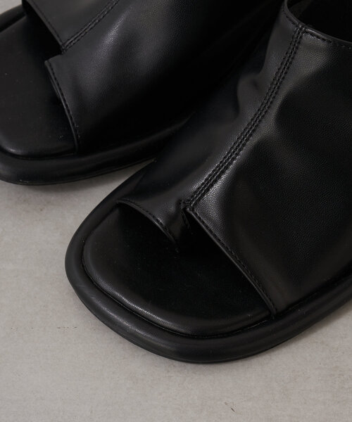 Jena espace merveilleux（ジェナ　エスパスメルヴェイユ）の「サムホールサンダル（サンダル・レディース・ブラック/ブラウン・MEDIUM/LARGE）」の4枚目の写真