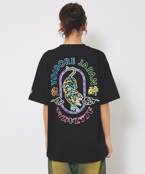 ABAHOUSE(アバハウス)の「【YOIDORE/ヨイドレ 】スーベニアTシャツ/ 酒愛好家/ユニセックス(Tシャツ/カットソー・メンズ・ホワイト系その他/ブラック系その他2/ブラック系その他3/ホワイト系その他2/ホワイト系その他3/ブラック系その他/ライトブルー/ネイビー・M/L)」の22枚目の写真