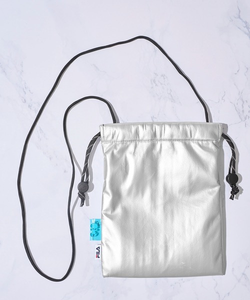 FILA(フィラ)の「【FILA フィラ × PEANUTS】フロント刺繍 ドローストリングミニショルダーバッグ(ショルダーバッグ・レディース・ホワイト/ブラック/シルバー・FREE)」の10枚目の写真