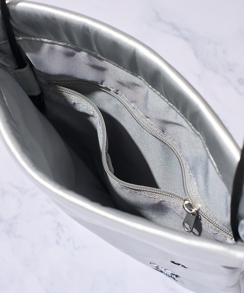 FILA(フィラ)の「【FILA フィラ × PEANUTS】フロント刺繍 ドローストリングミニショルダーバッグ(ショルダーバッグ・レディース・ホワイト/ブラック/シルバー・FREE)」の12枚目の写真