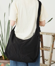 Gathered nylon shoulder bag / ギャザーナイロン ショルダーバッグ
