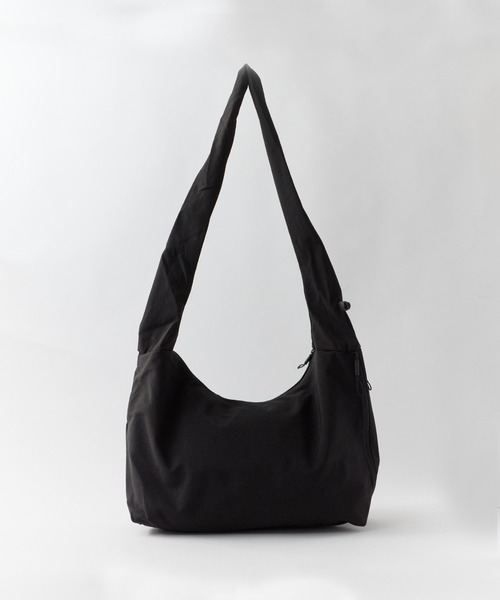 ROOPTOKYO(ループトウキョウ)の「Gathered nylon shoulder bag / ギャザーナイロン ショルダーバッグ(ショルダーバッグ・レディース・ブラック/ホワイト/ブルー/グレー・FREE)」の8枚目の写真