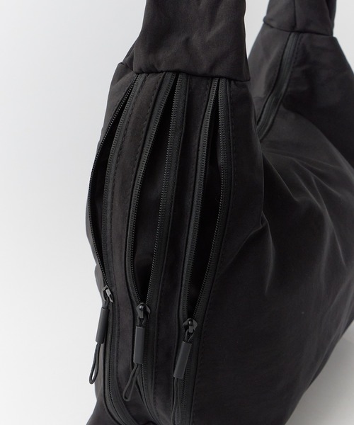ROOPTOKYO(ループトウキョウ)の「Gathered nylon shoulder bag / ギャザーナイロン ショルダーバッグ(ショルダーバッグ・レディース・ブラック/ホワイト/ブルー/グレー・FREE)」の19枚目の写真