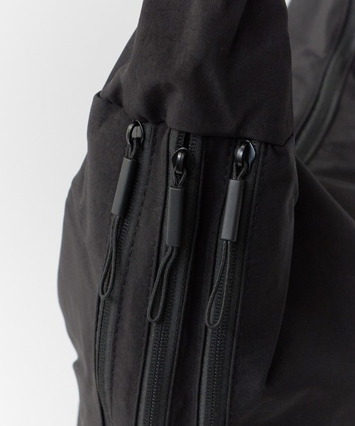 ROOPTOKYO(ループトウキョウ)の「Gathered nylon shoulder bag / ギャザーナイロン ショルダーバッグ(ショルダーバッグ・レディース・ブラック/ホワイト/ブルー/グレー・FREE)」の18枚目の写真