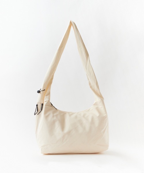 ROOPTOKYO(ループトウキョウ)の「Gathered nylon shoulder bag / ギャザーナイロン ショルダーバッグ(ショルダーバッグ・レディース・ブラック/ホワイト/ブルー/グレー・FREE)」の5枚目の写真