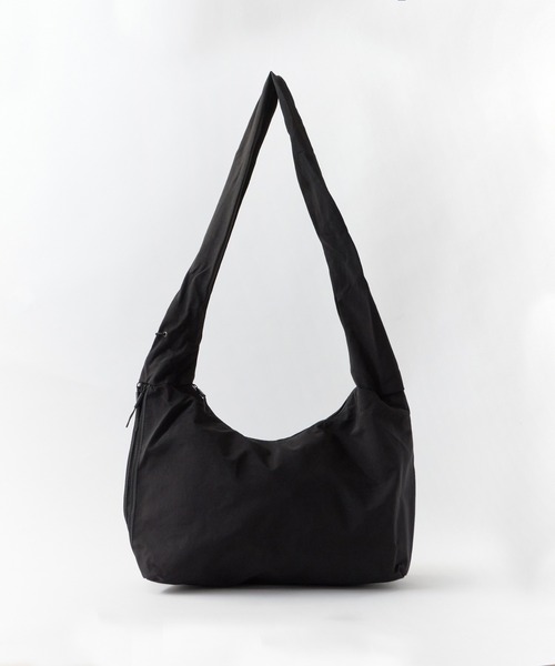ROOPTOKYO(ループトウキョウ)の「Gathered nylon shoulder bag / ギャザーナイロン ショルダーバッグ(ショルダーバッグ・レディース・ブラック/ホワイト/ブルー/グレー・FREE)」の22枚目の写真