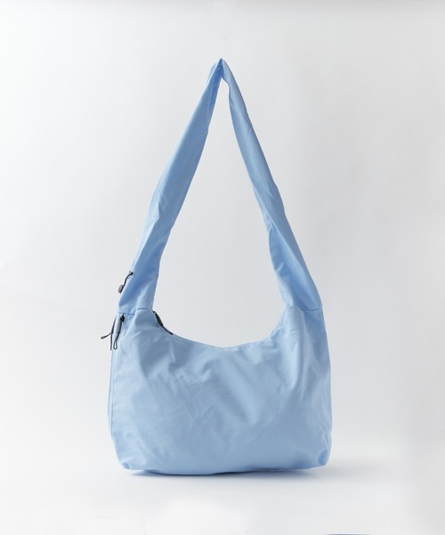 ROOPTOKYO(ループトウキョウ)の「Gathered nylon shoulder bag / ギャザーナイロン ショルダーバッグ(ショルダーバッグ・レディース・ブラック/ホワイト/ブルー/グレー・FREE)」の13枚目の写真