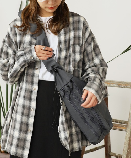 ROOPTOKYO(ループトウキョウ)の「Gathered nylon shoulder bag / ギャザーナイロン ショルダーバッグ(ショルダーバッグ・レディース・ブラック/ホワイト/ブルー/グレー・FREE)」の10枚目の写真