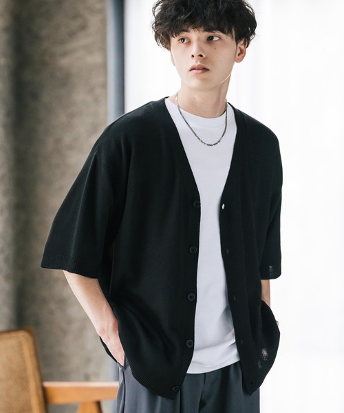 Rocky Monroe(ロッキーモンロー)の「接触冷感 UVカット オーバーサイズ 無地 アーガイル柄 チェック柄 Vネックハイゲージサマーニット半袖カーディガン(カーディガン/ボレロ・メンズ・ブラック/アイボリー/ブルー/チャコールグレー/ブラック系1/ベージュ系/ネイビー/ブラック系/ブルー系・M/L/XL)」の3枚目の写真