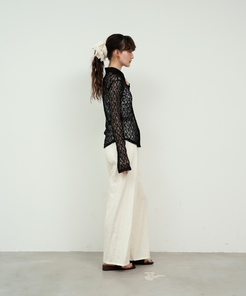 Lutim by u(ルチバイユー)の「Lace Embroidery Double Frilled Scrunchie / レース刺繍ダブルフリルシュシュ(シュシュ・レディース・ブラック/ホワイト・FREE)」の7枚目の写真