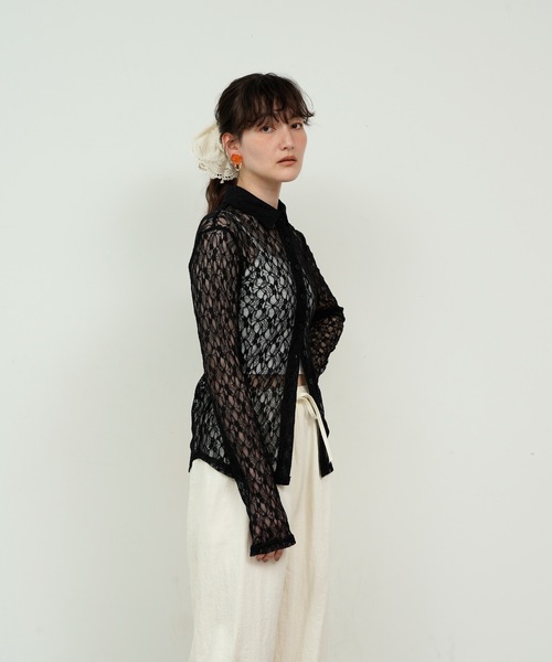 Lutim by u(ルチバイユー)の「Lace Embroidery Double Frilled Scrunchie / レース刺繍ダブルフリルシュシュ(シュシュ・レディース・ブラック/ホワイト・FREE)」の9枚目の写真