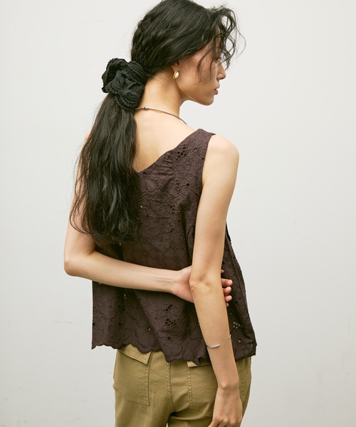 Lutim by u(ルチバイユー)の「Lace Embroidery Double Frilled Scrunchie / レース刺繍ダブルフリルシュシュ(シュシュ・レディース・ブラック/ホワイト・FREE)」の17枚目の写真