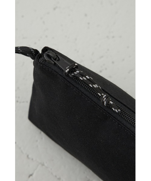 AZUL by moussy(アズールバイマウジー)の「総柄ミニショルダーバッグ(ショルダーバッグ・メンズ・ブラック/ブラック系その他・FREE)」の9枚目の写真