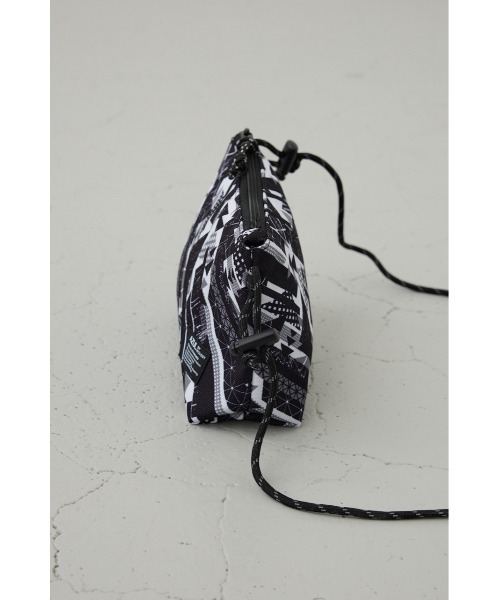 AZUL by moussy(アズールバイマウジー)の「総柄ミニショルダーバッグ(ショルダーバッグ・メンズ・ブラック/ブラック系その他・FREE)」の17枚目の写真