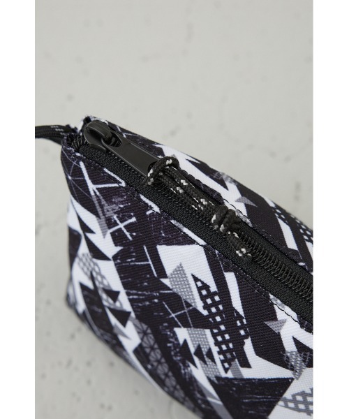 AZUL by moussy(アズールバイマウジー)の「総柄ミニショルダーバッグ(ショルダーバッグ・メンズ・ブラック/ブラック系その他・FREE)」の19枚目の写真