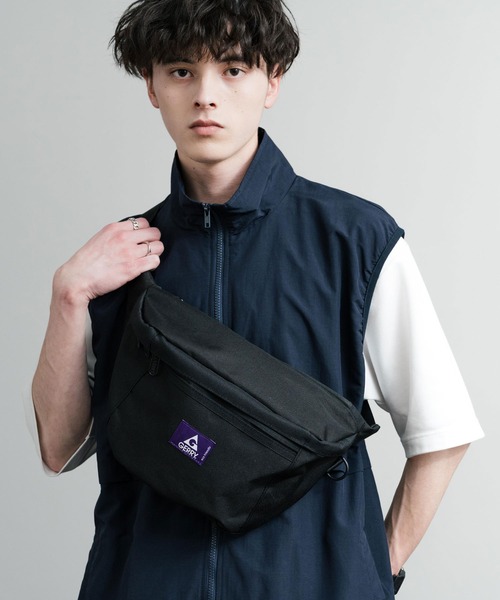 GERRY(ジェリー)の「GERRY ジェリー 撥水加工 E/Fウエストバッグ ワンポイントロゴ大容量ボディバッグ(ボディバッグ/ウエストポーチ・メンズ・マルチ/ベージュ/チャコールグレー/ブラック・FREE)」の7枚目の写真