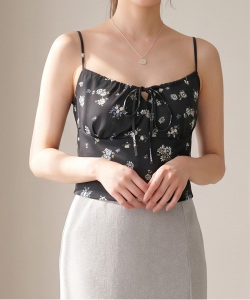 Per sist ence(パーシエンス)の「フラワープリントブラトップ/カップ付き(キャミソール・レディース・レッド/ブラック・ONE SIZE)」の1枚目の写真