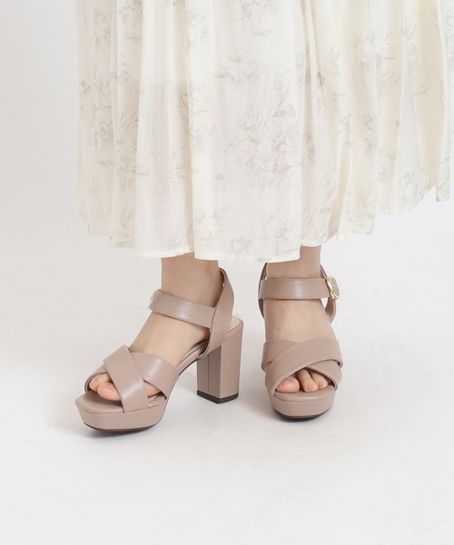 ASTORIA ODIER（アストリアオディール）の「厚底クロスサンダル（サンダル・レディース・ベージュ/ゴールド/アイボリー/ブラック・MEDIUM/LARGE/SMALL）」の3枚目の写真