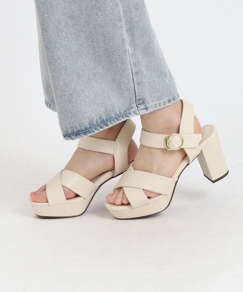 ASTORIA ODIER（アストリアオディール）の「厚底クロスサンダル（サンダル・レディース・ベージュ/ゴールド/アイボリー/ブラック・MEDIUM/LARGE/SMALL）」の2枚目の写真