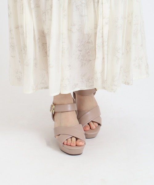 ASTORIA ODIER（アストリアオディール）の「厚底クロスサンダル（サンダル・レディース・ベージュ/ゴールド/アイボリー/ブラック・MEDIUM/LARGE/SMALL）」の10枚目の写真