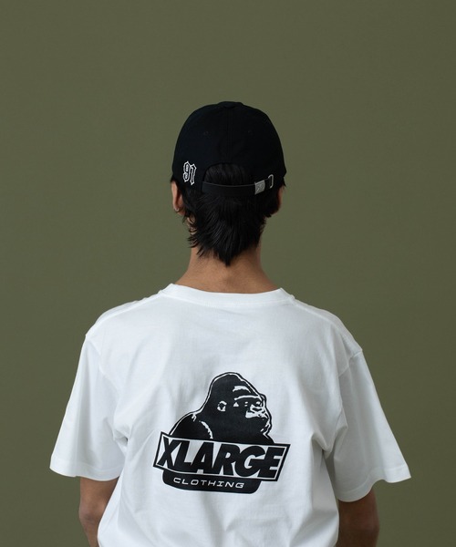 XLARGE（エクストララージ）の「OLD ENGLISH 6PANEL SNAPBACK CAP（キャップ・メンズ・ベージュ/レッド/ブラック・ONE SIZE）」の10枚目の写真