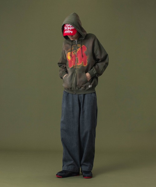 XLARGE（エクストララージ）の「OLD ENGLISH 6PANEL SNAPBACK CAP（キャップ・メンズ・ベージュ/レッド/ブラック・ONE SIZE）」の15枚目の写真