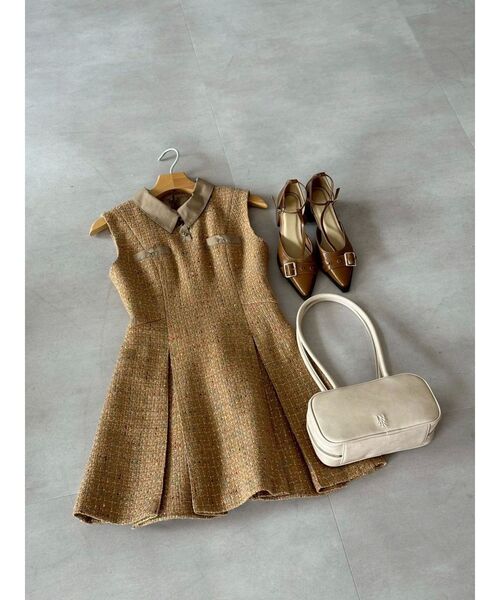 dazzlin（ダズリン）の「Tストラップベルトパンプス（パンプス・レディース・ボルドー/キャメル/ブラック・MEDIUM/LARGE）」の15枚目の写真